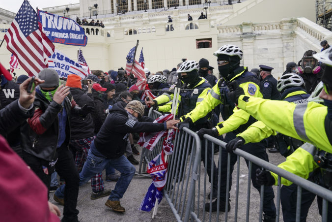 electoral_college_protests_75456 79aff1ba5d694bd0aa2fdac487b37536 676x451