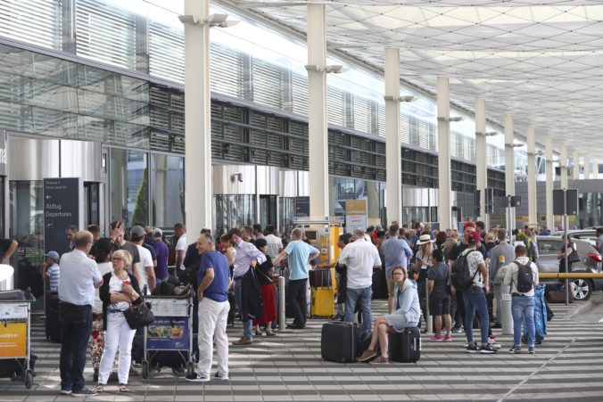 germany_munich_airport_disruption_04994 3ef623bb73824833b94a7d1769ddbb68 676x451