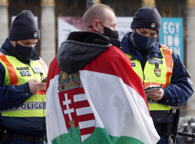 virus_outbreak_hungary_protest_98898 4d60fb704b0a4310abcd137e17012e67 676x499