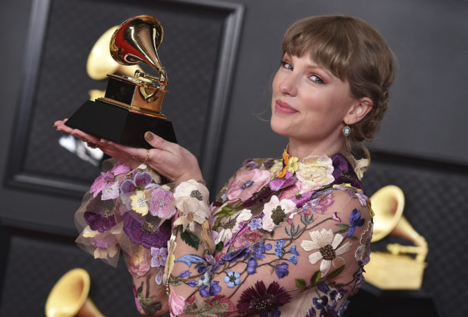 63rd_annual_grammy_awards_ _press_room_28188 28a2a9e0e031430c8ef2d095be75233e 676x458