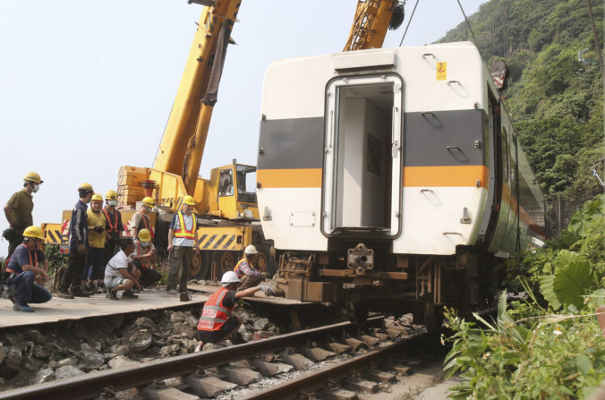 taiwan_train_accident_06048 236ed77d648a46b79f0acadccd6b06f0 676x447