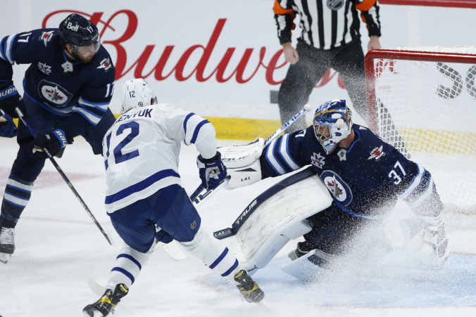 maple_leafs_jets_hockey_83580 d845d6936ef64882acd694b99c3189f1 676x451