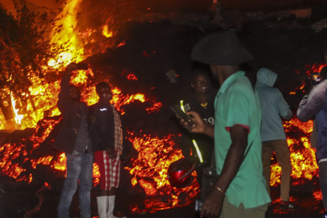 congo_volcano_33524 56e7266e565340fc9adb56bddfe25101 676x451