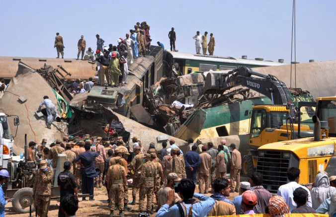 aptopix_pakistan_train_accident_77148 21245582349a4d0b83e3c42d569d9f87 676x437