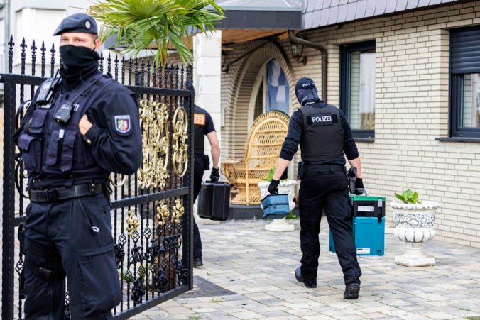 germany_police_raids_25735 7dcd73675a084986987a0abed30df4ae 676x451