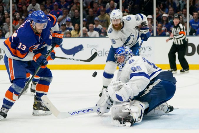 lightning_islanders_hockey_35359 fd6e8886fc4e4c3892d3af0b70e14045 676x451