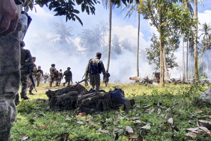 philippines_military_plance_crash_44663 875131748b184f4aa572761743dcdfd3 676x451