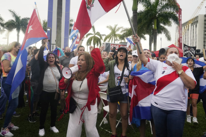 cuba_protest_miami_22041 43327454213e46a4957974c90b5e9e30 676x451