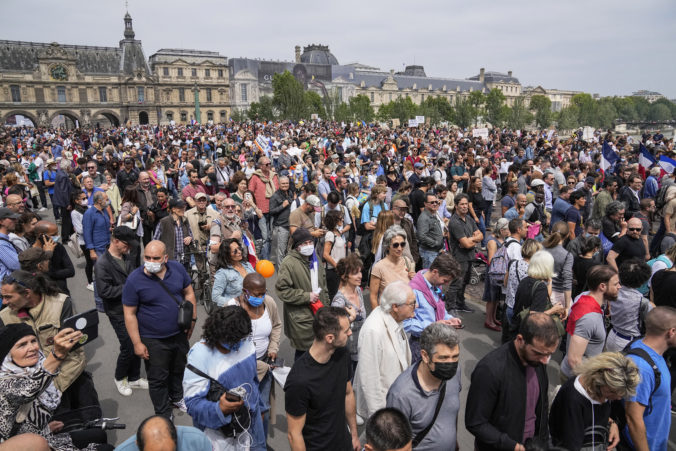 aptopix_virus_outbreak_france_anti vaccine_protests_27669 52f303834667488e91bfafe85dbe222a 676x451