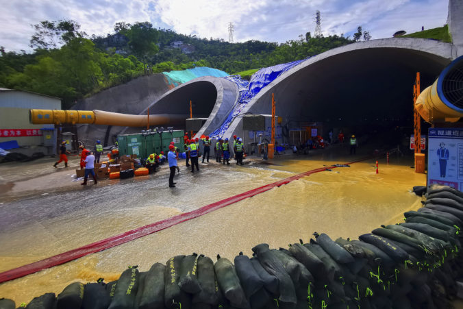 china_tunnel_flood_61568 c68fc03acf694c4aa78f21410350281c 676x451