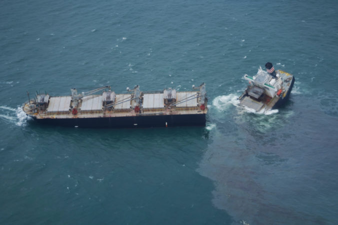 japan_ship_aground_37382 80bcb8a3e368499496726cbaf48fa35b 676x451