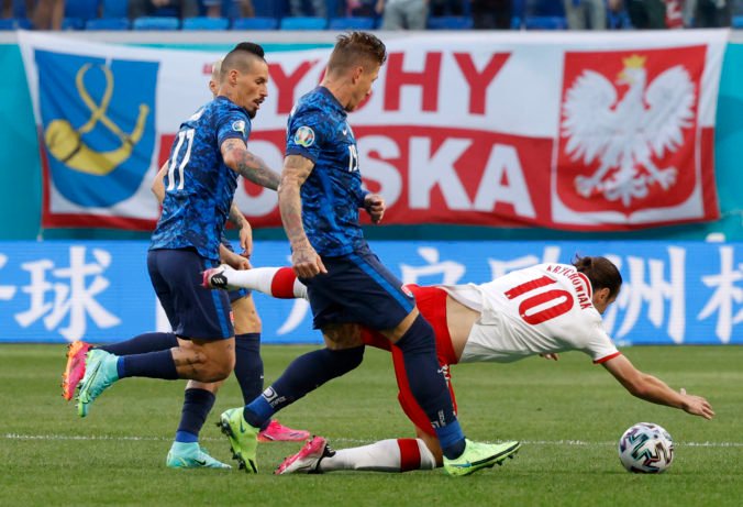 russia_poland_slovakia_euro_2020_soccer_63146 89deffe55bda410eaf5ec3fc6635406d 676x461