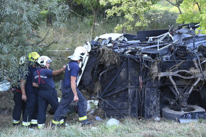 hungary_bus_crash_37759 be3f5627502a47af9b17c8d5e3216c72 676x451