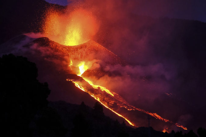 aptopix_spain_volcano_40631 4f8bde1c713644aa84577105babf5c89 676x451