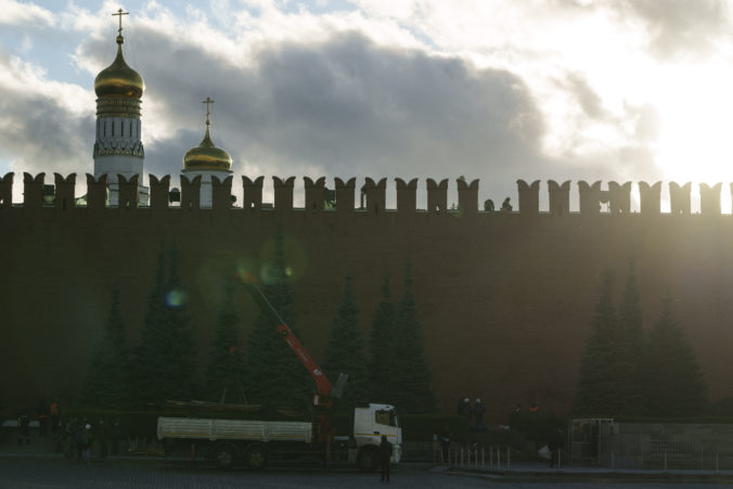 russia_kremlin_wall_broken_32036 7de523b715194557a1c157e52a1d7ebd 676x451