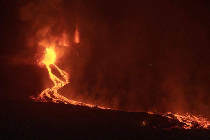 spain_volcano_19362 c23e1edf629245669ce56405f4b0797a 676x451