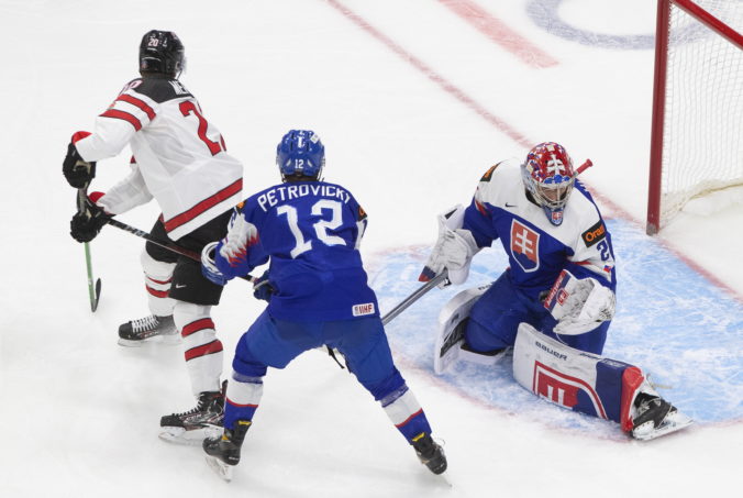 world_juniors_canada_slovakia_hockey_93746 10c3e98eba6d474c8ffa55bb18ae24b6 676x453