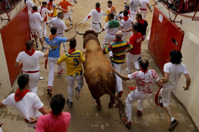 spain_running_of_the_bulls_76569 fffb4f3603b24b82b658baa7bc89bee7 676x451