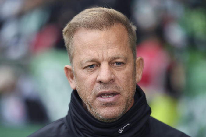 germany_soccer_bremen_coach_38179 ea821f5ad8004305a093380d797326d8 676x450