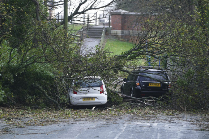 britain_storm_61869 51cbb6dd057c4fe186e86de40453780c 676x451