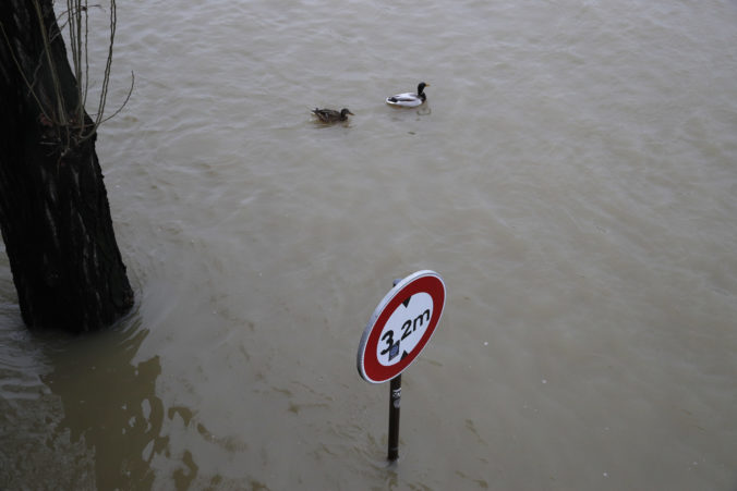 france_flooding_34038 6c1e0b39e6d5464b91091eb89d3c70dd 676x451