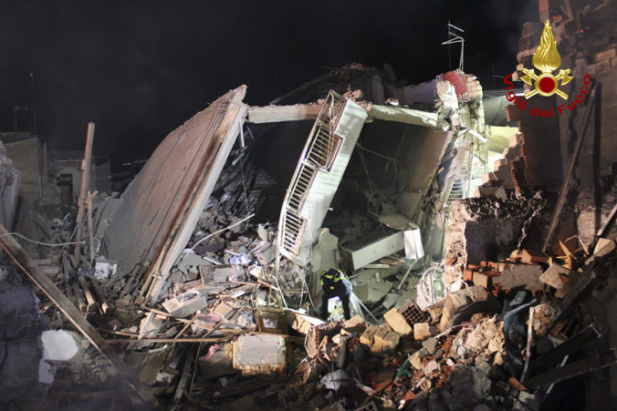 italy_collapsed_building_54410 bd1c8c4b15f2434c9890689e349d62d1 676x451