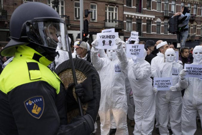 virus_outbreak_netherlands_protest_27079 928ba0715dd4419b87c5650e306b12e2 676x451