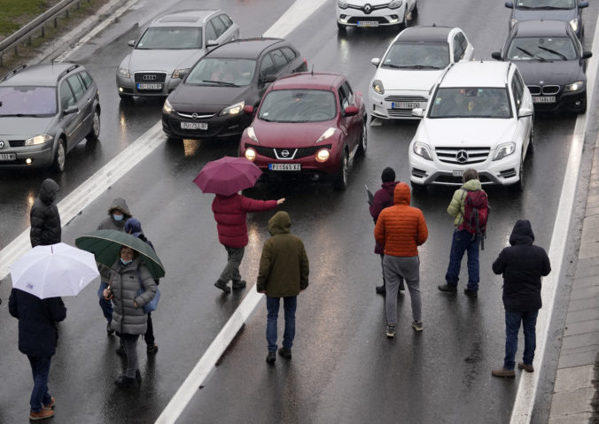 serbia_environmental_protest_46649 c232eb7e3f3a47df91cf5e886b8f2944 676x479