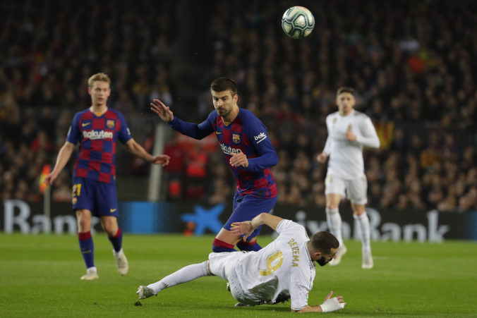 spain_soccer_clasico_protest_77697 f9636683edb140e887902d32a19d6cde 676x451