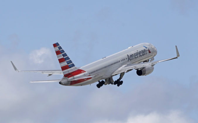 american_airlines passenger_arrested_49106 3637e820d6574f89b3407c29f30098eb 676x421