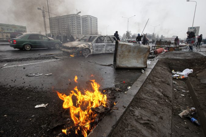 kazakhstan_protesters_22803 8ee1335f74f34986806d4fb4f0cca0e8 676x451