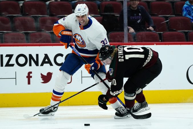 islanders_coyotes_hockey_71962 75f57d37e13248138c72e7b82d031f81 676x451