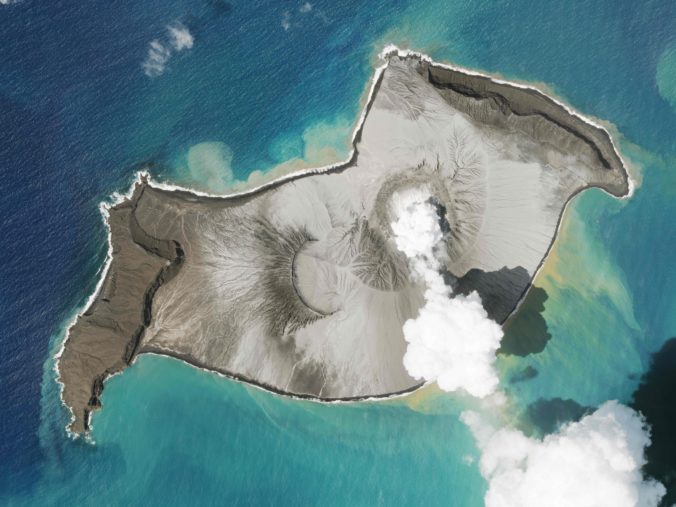 tonga_volcano_eruption_95285 b7153c887f4b443e837c4f52d664208c 676x507