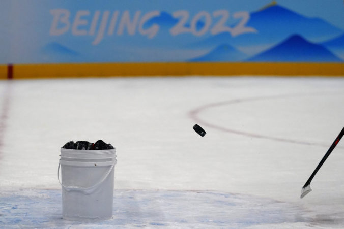 beijing_olympics_ice_hockey_57840 bbf5d7a22d6041ce8d8773cd759193c1 676x451