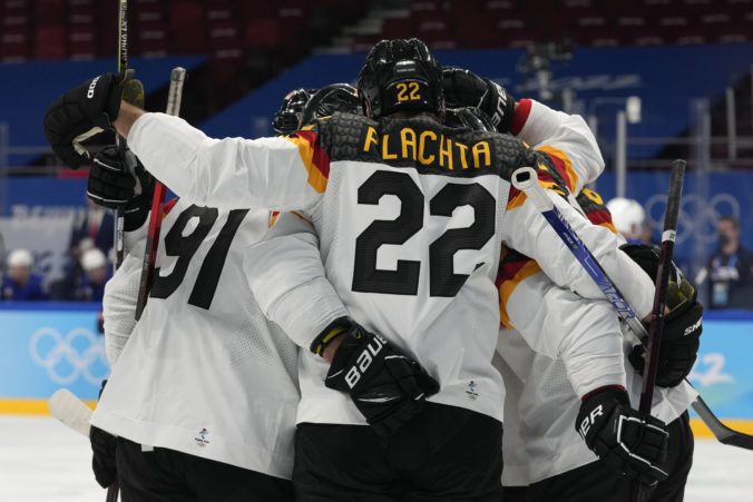 beijing_olympics_ice_hockey_53808 ff403e8090b54ce6a7d68de6133fb1a8 676x451