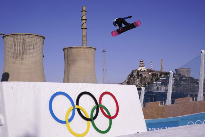 beijing_olympics_snowboard_big_air_13746 921cfb03c95c46d2a479302539f49407 676x451