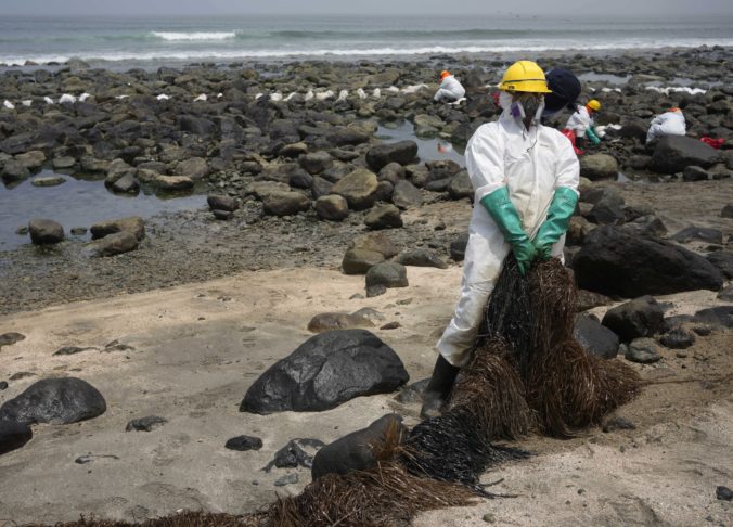 aptopix_peru_oil_spill_anniversary_17215 15b993f774e34d88b03cb6391db9f98d 676x486