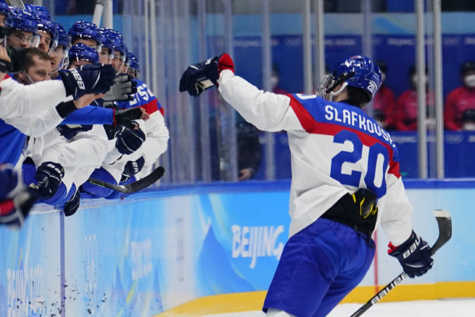 beijing_olympics_ice_hockey_80704 f0eed74f023d4c0d8861e96414b29c37 676x451