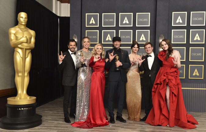 94th_academy_awards_ _press_room_97585 6135c670385745d993db9c2822a7b828 676x432