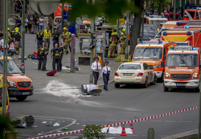 germany_car_crash_93011 5177d4733e1b4098b44a0342caf84fa3 676x467