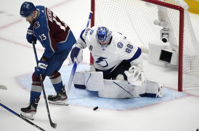 stanley_cup_lightning_avalanche_hockey_02228 38b2dbabee274968adb16b67279eb776 676x444