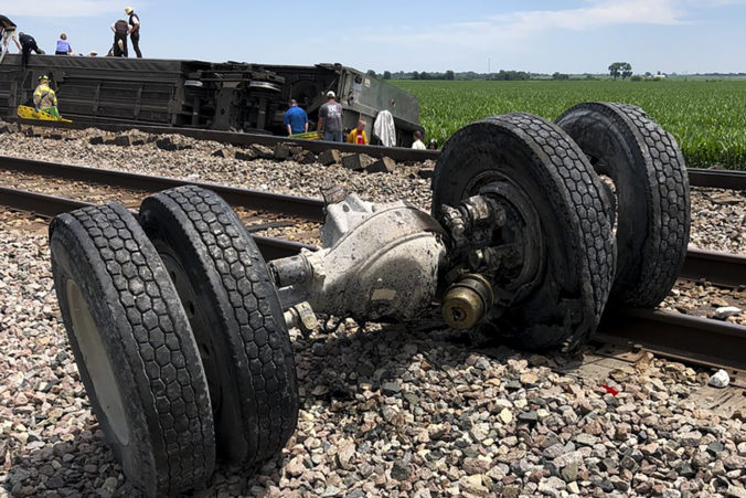 amtrak_derailment_missouri_64994 dadb0f2d8fdb4b9a8ee198f2fef399b7 676x451