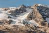 Veľký kus ľadovca na štíte Marmolada v Dolomitoch sa odtrhol a zabil najmenej štyroch ľudí