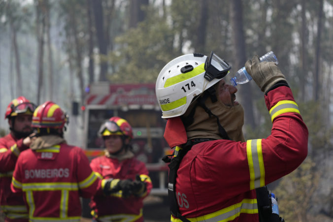 aptopix_portugal_forest_fires_58479 f2b50d9f7e224b6e969fd5d49b3aba30 676x451