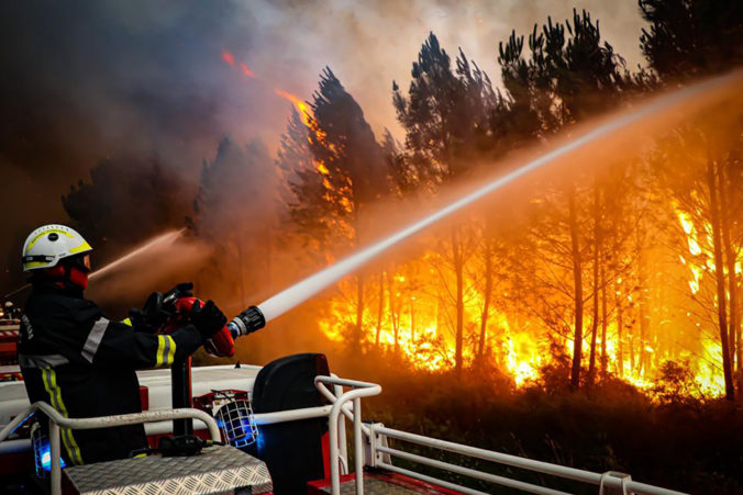 europe_france_wildfires_44867 b4eee17908f740a7873a01efc6723999 676x451