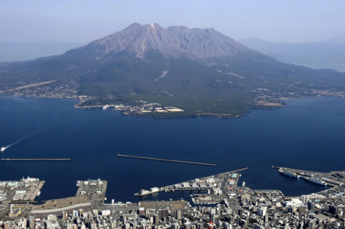 japan_volcano_40693 be1eeb5e4eb34d5d85c8ebeb4910ead5 676x449