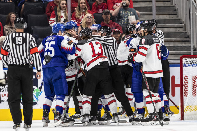 junior_hockey_canada_slovakia_48434 b9e5e678e5a3465db938d0fd061717e4 676x450