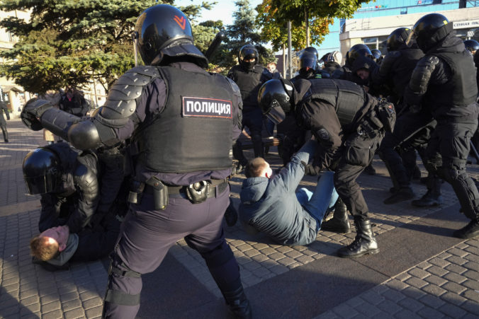 russia_protest_52115 8410a96244494f3897bdb0f77f854cf4 676x451