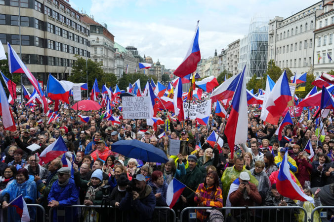 czech_republic_protest_74347 2e3fa758e59f4d53a92fcbb9135bb6da 676x451