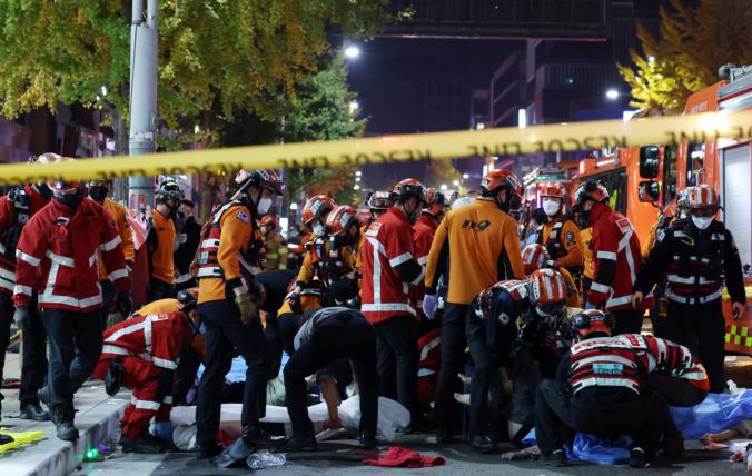 south_korea_halloween_crowd_surge_55493 93f18723b2df4d5f8f6caeacaff8c6e4 676x428